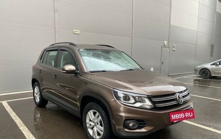 Volkswagen Tiguan I, 2015 год, 1 920 000 рублей, 2 фотография