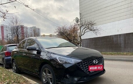 Hyundai Solaris II рестайлинг, 2021 год, 1 800 000 рублей, 5 фотография