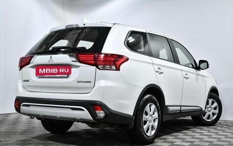 Mitsubishi Outlander III рестайлинг 3, 2019 год, 1 945 000 рублей, 4 фотография