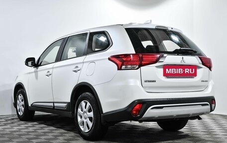 Mitsubishi Outlander III рестайлинг 3, 2019 год, 1 945 000 рублей, 5 фотография