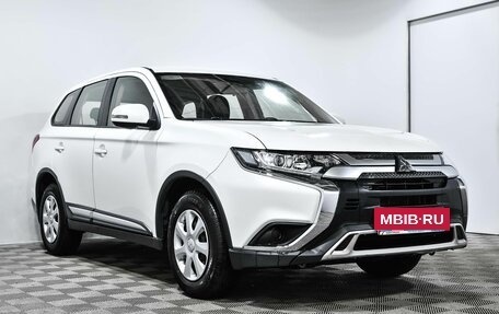 Mitsubishi Outlander III рестайлинг 3, 2019 год, 1 945 000 рублей, 3 фотография