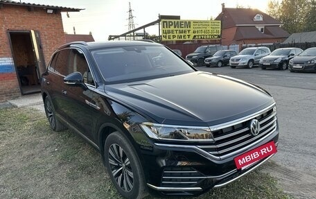 Volkswagen Touareg III, 2018 год, 4 240 000 рублей, 2 фотография