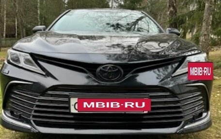 Toyota Camry, 2021 год, 3 200 000 рублей, 2 фотография