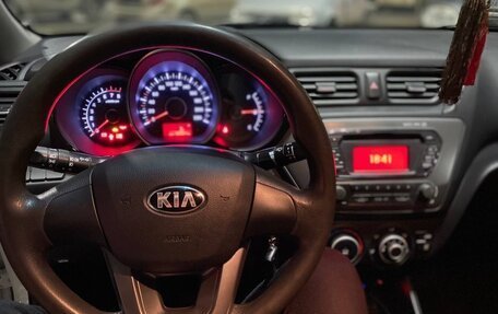 KIA Rio III рестайлинг, 2013 год, 950 000 рублей, 14 фотография