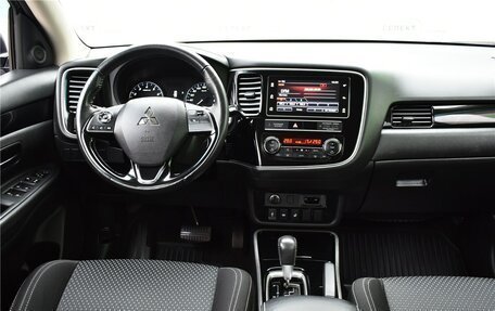 Mitsubishi Outlander III рестайлинг 3, 2020 год, 2 399 000 рублей, 6 фотография