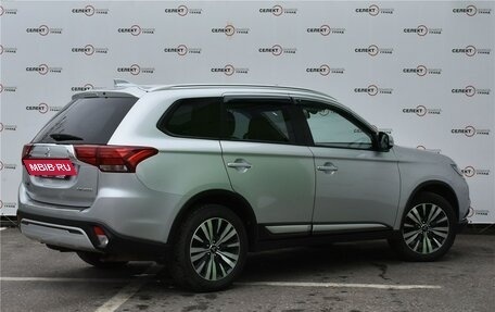 Mitsubishi Outlander III рестайлинг 3, 2020 год, 2 399 000 рублей, 3 фотография