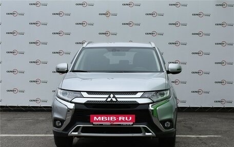 Mitsubishi Outlander III рестайлинг 3, 2020 год, 2 399 000 рублей, 2 фотография