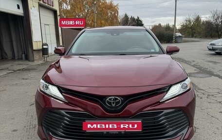 Toyota Camry, 2018 год, 2 600 000 рублей, 2 фотография