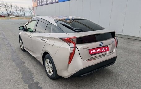 Toyota Prius IV XW50, 2016 год, 1 830 000 рублей, 4 фотография