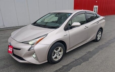 Toyota Prius IV XW50, 2016 год, 1 830 000 рублей, 5 фотография