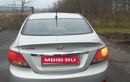 Hyundai Solaris II рестайлинг, 2011 год, 910 000 рублей, 3 фотография