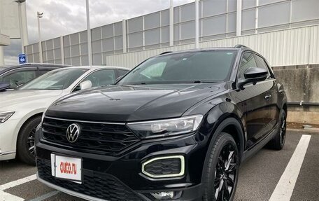 Volkswagen T-Roc I, 2022 год, 1 800 000 рублей, 1 фотография