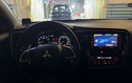 Mitsubishi Outlander III рестайлинг 3, 2014 год, 2 449 000 рублей, 15 фотография