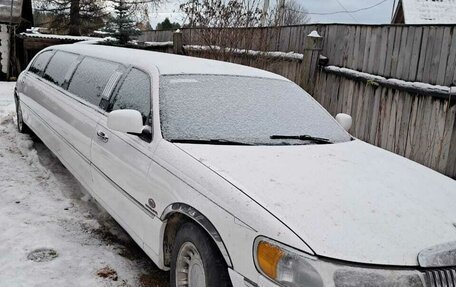 Lincoln Town Car III рестайлинг, 2001 год, 335 000 рублей, 3 фотография