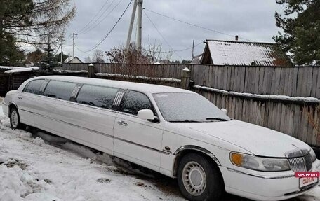 Lincoln Town Car III рестайлинг, 2001 год, 335 000 рублей, 2 фотография