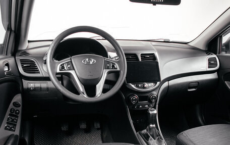 Hyundai Solaris II рестайлинг, 2015 год, 998 500 рублей, 17 фотография