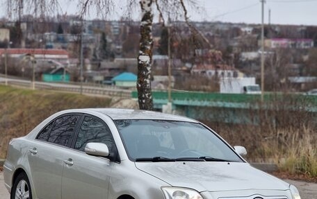 Toyota Avensis III рестайлинг, 2004 год, 750 000 рублей, 2 фотография