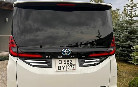 Toyota Noah, 2022 год, 4 300 000 рублей, 7 фотография