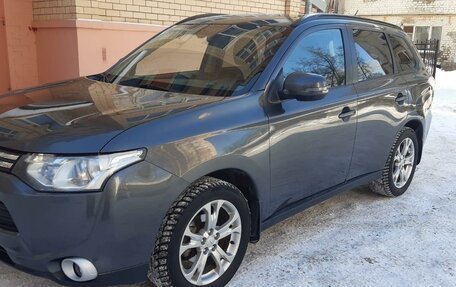 Mitsubishi Outlander III рестайлинг 3, 2013 год, 1 430 000 рублей, 1 фотография