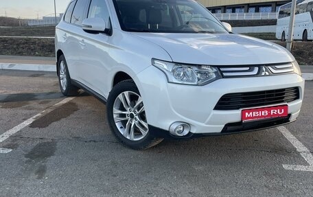 Mitsubishi Outlander III рестайлинг 3, 2013 год, 1 680 000 рублей, 1 фотография