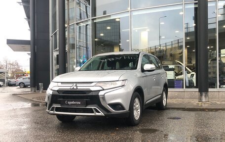 Mitsubishi Outlander III рестайлинг 3, 2019 год, 1 925 000 рублей, 1 фотография