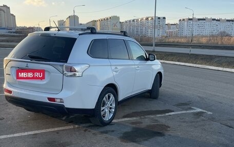 Mitsubishi Outlander III рестайлинг 3, 2013 год, 1 680 000 рублей, 4 фотография