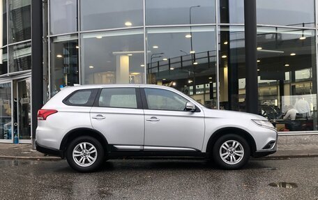 Mitsubishi Outlander III рестайлинг 3, 2019 год, 1 925 000 рублей, 6 фотография