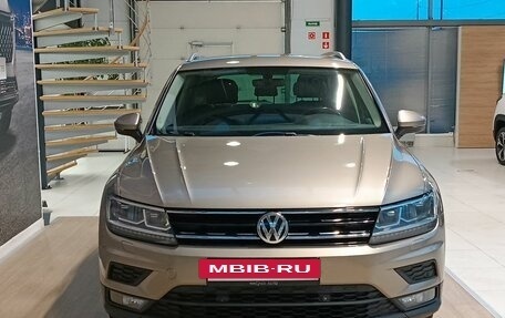 Volkswagen Tiguan II, 2018 год, 1 950 000 рублей, 2 фотография