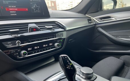 BMW 5 серия, 2018 год, 3 990 000 рублей, 13 фотография