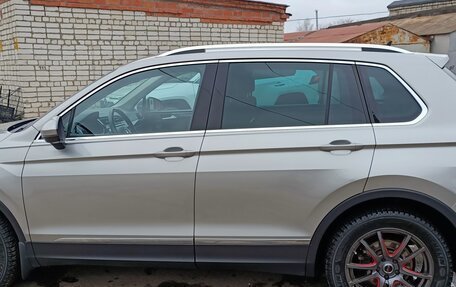 Volkswagen Tiguan II, 2017 год, 3 100 000 рублей, 3 фотография