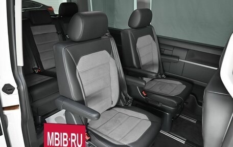 Volkswagen Multivan T6 рестайлинг, 2019 год, 6 749 000 рублей, 16 фотография