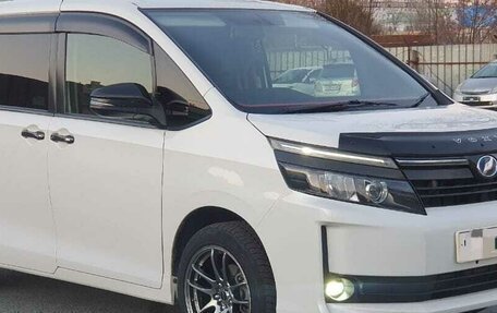 Toyota Voxy III, 2014 год, 1 850 000 рублей, 1 фотография