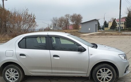 Renault Logan II, 2018 год, 900 000 рублей, 4 фотография