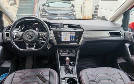 Volkswagen Touran III, 2017 год, 1 850 000 рублей, 8 фотография