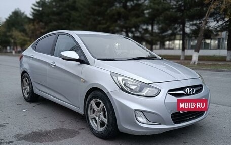 Hyundai Solaris II рестайлинг, 2012 год, 800 000 рублей, 7 фотография