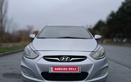 Hyundai Solaris II рестайлинг, 2012 год, 800 000 рублей, 10 фотография