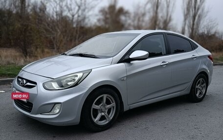 Hyundai Solaris II рестайлинг, 2012 год, 800 000 рублей, 12 фотография