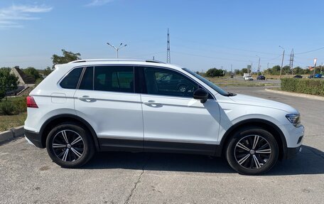 Volkswagen Tiguan II, 2018 год, 2 799 000 рублей, 2 фотография