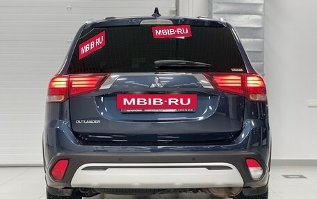 Mitsubishi Outlander III рестайлинг 3, 2021 год, 2 999 000 рублей, 5 фотография