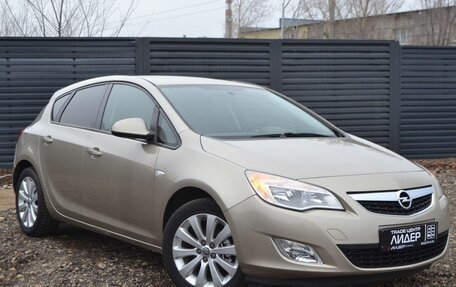 Opel Astra J, 2011 год, 830 000 рублей, 3 фотография