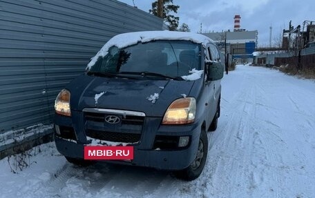 Hyundai Starex I рестайлинг, 2004 год, 750 000 рублей, 2 фотография