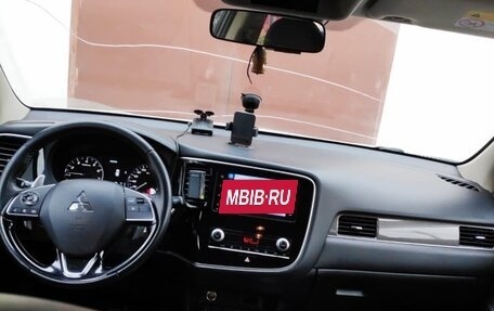 Mitsubishi Outlander III рестайлинг 3, 2021 год, 2 245 000 рублей, 7 фотография