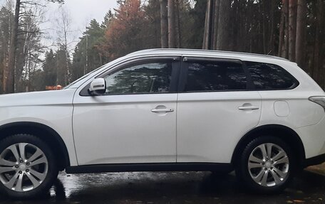 Mitsubishi Outlander III рестайлинг 3, 2014 год, 1 420 000 рублей, 3 фотография