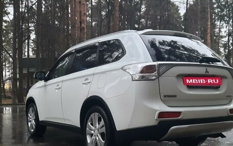 Mitsubishi Outlander III рестайлинг 3, 2014 год, 1 420 000 рублей, 4 фотография