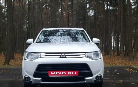 Mitsubishi Outlander III рестайлинг 3, 2014 год, 1 420 000 рублей, 10 фотография