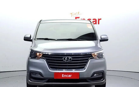 Hyundai Grand Starex Grand Starex I рестайлинг 2, 2020 год, 2 800 000 рублей, 2 фотография