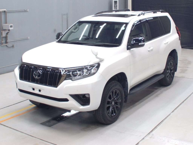 Toyota Land Cruiser Prado 150 рестайлинг 2, 2021 год, 4 390 000 рублей, 2 фотография