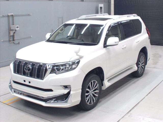 Toyota Land Cruiser Prado 150 рестайлинг 2, 2020 год, 5 000 000 рублей, 2 фотография