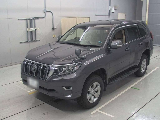 Toyota Land Cruiser Prado 150 рестайлинг 2, 2020 год, 4 000 000 рублей, 2 фотография