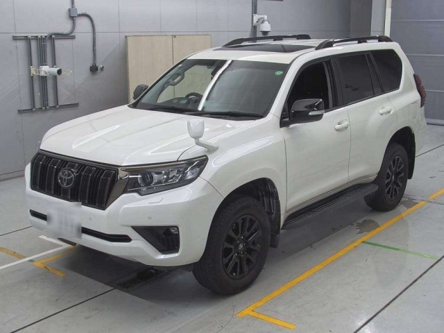 Toyota Land Cruiser Prado 150 рестайлинг 2, 2021 год, 4 610 000 рублей, 2 фотография